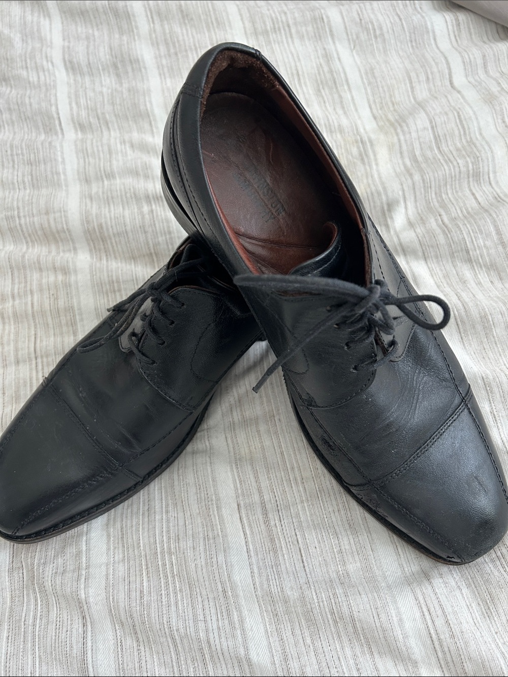 Johnston & Murphy Men's Black Leather Cap-Toe Oxfords